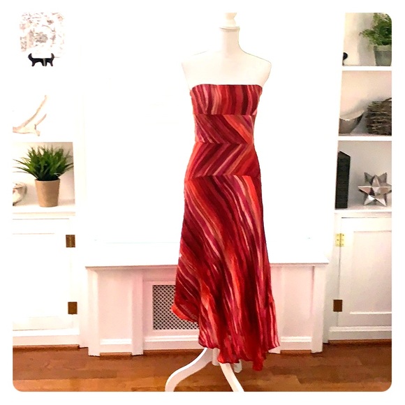 Laundry By Shelli Segal Dresses & Skirts - Laundry strapless asymmetrical red dress size 6